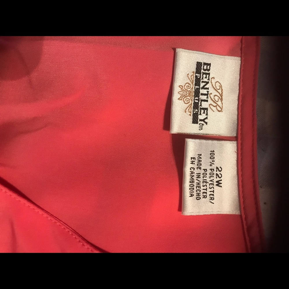 100% polyester - Picture 2 of 2